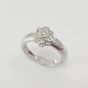 Anillo Oro Blanco Flor y diamante